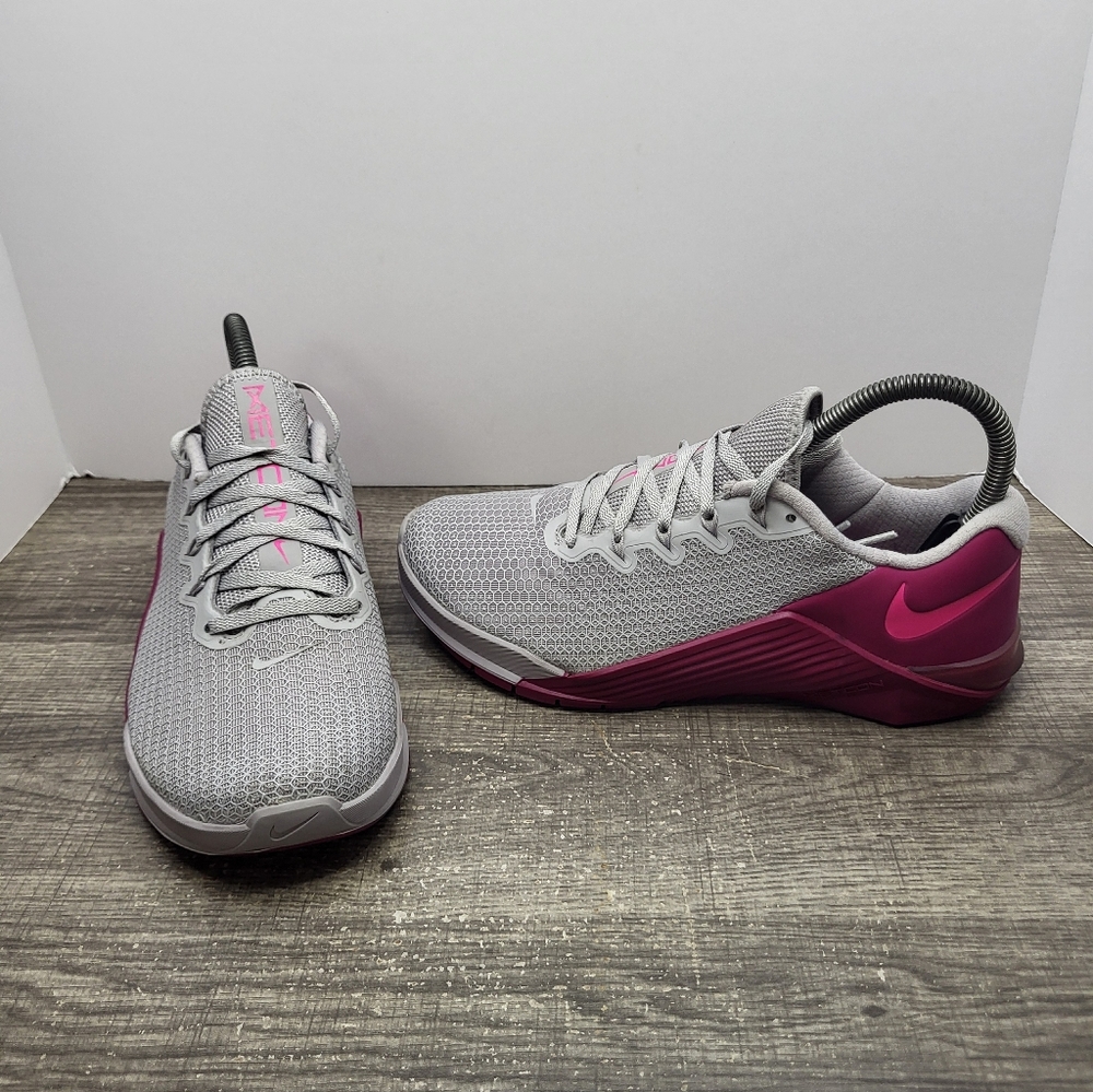Nike Metcon 5 Women's Size 7.5 Cross Training Crossfit Shoes Gray Berry Purple